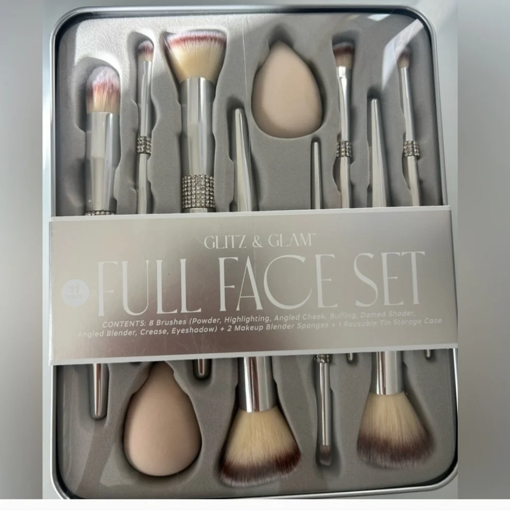 🩶▪️GLITZ & GLAM▪️ 11 piece full face set Silver Brushes